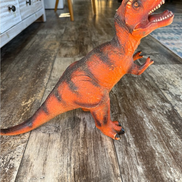 XL rubber dinosaurs orange Tyrannosaurus Rex and a green Spinosaurus - Picture 2 of 8